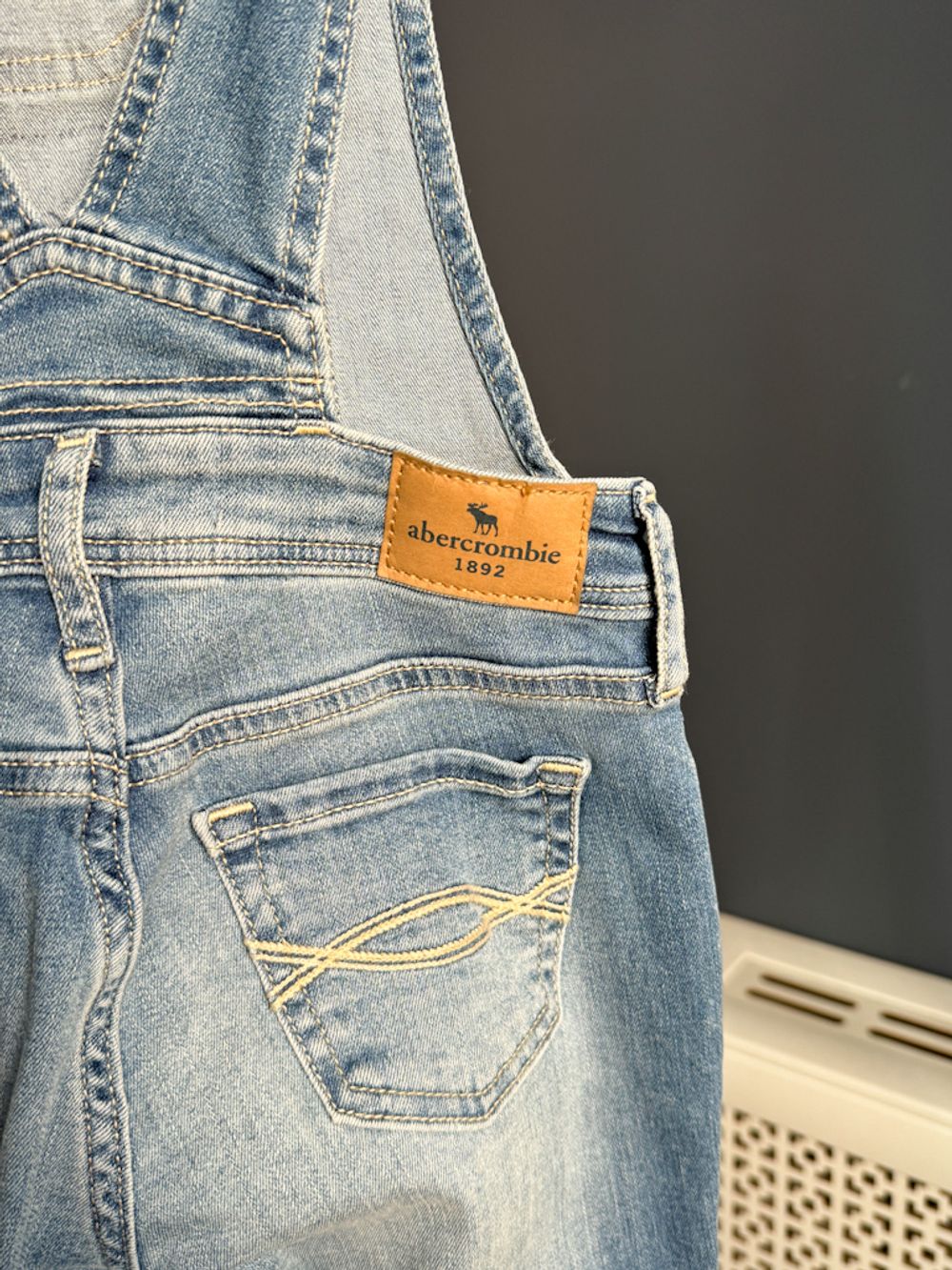 Джинсовый комбинезон Abercrombie, 110