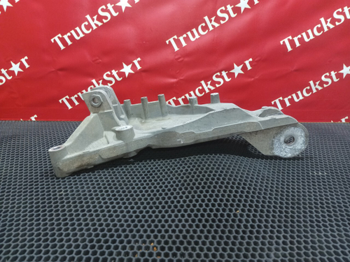 Кронштейн кабины передний левый