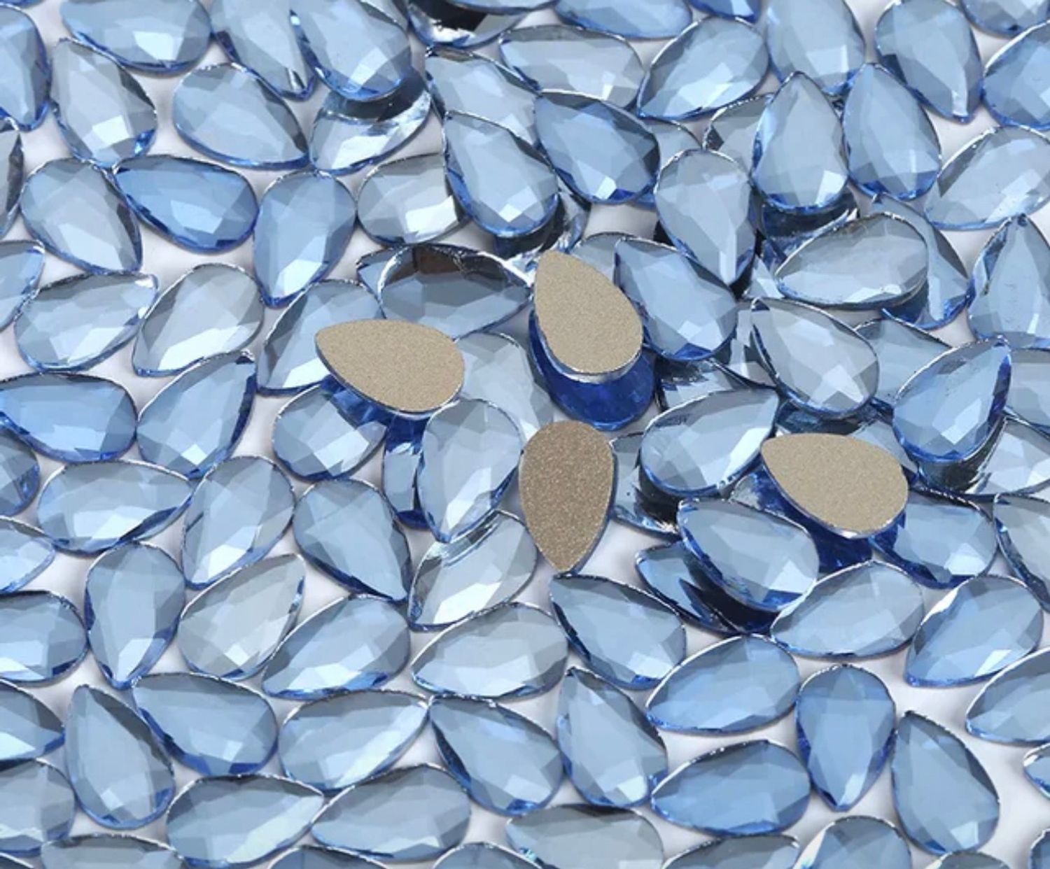 Стеклянные стразы  (5,5*8мм) 25шт, цвет св. голубой