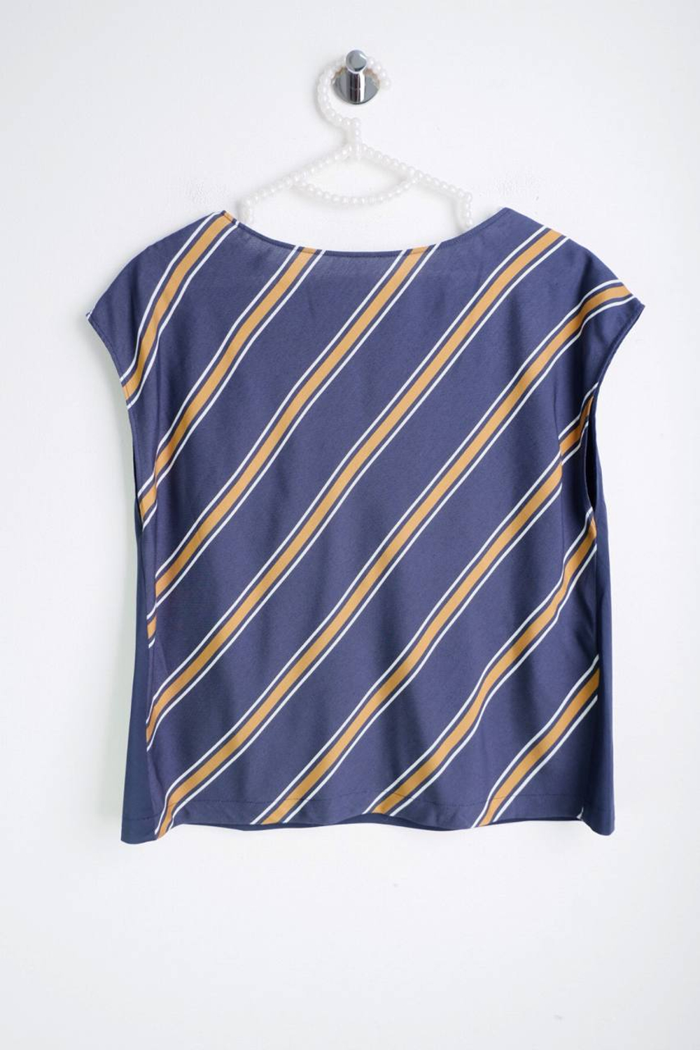 Блузка для лаконичного образа, визуально на 44 размер