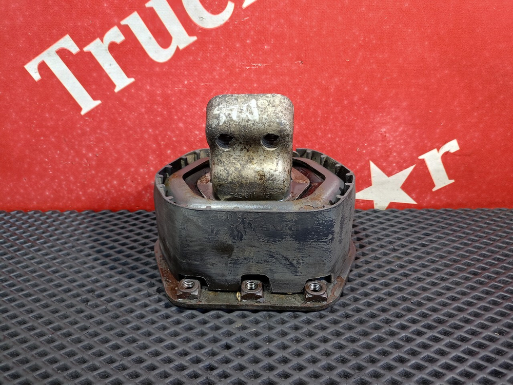 Подушка двигателя задняя