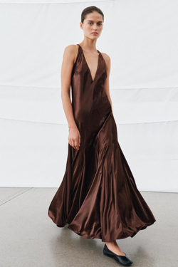 ZARA ДЛИННОЕ ОБЪЕМНОЕ ПЛАТЬЕ ИЗ АТЛАСА, ГРАНАТОВЫЙ