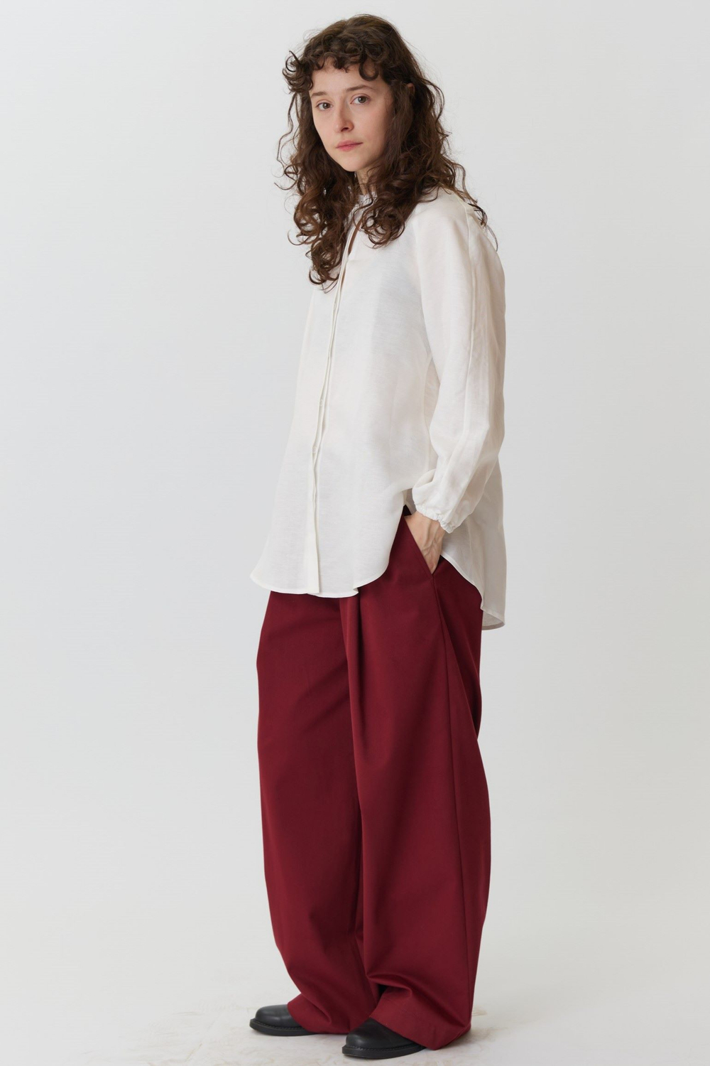 Брюки мужские со складками из бордового хлопка