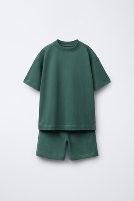 ZARA КОМПЛЕКТ ИЗ ФУТБОЛКИ И БЕРМУДОВ, МЯГКИЙ ЗЕЛЕНЫЙ