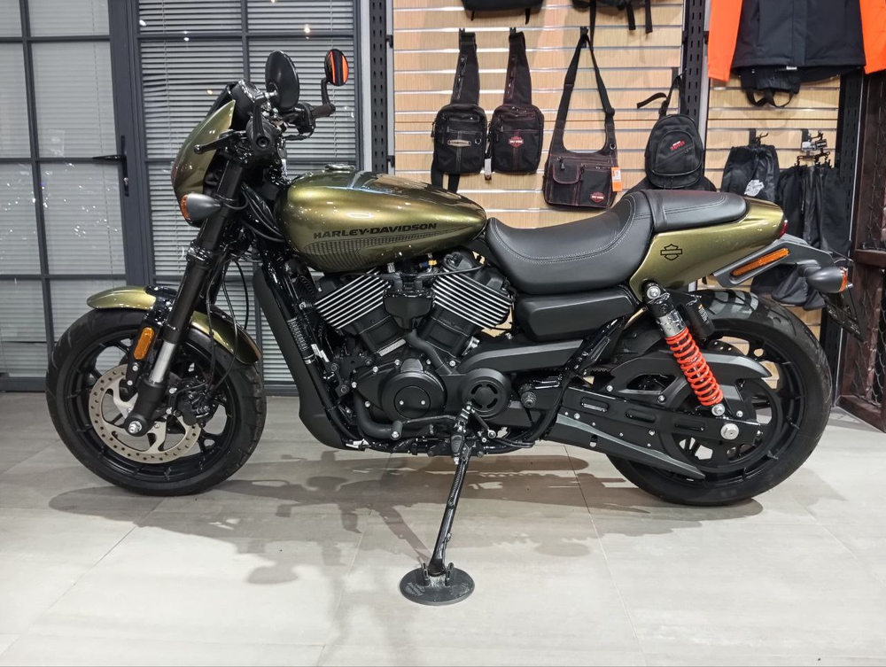 Harley-Davidson Street Rod 