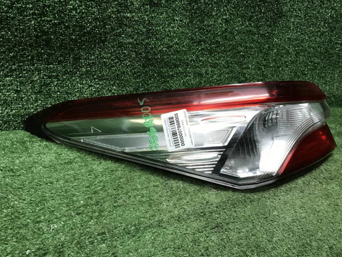 Фонарь левый внеш. Toyota Camry xv70 17-нв галоген