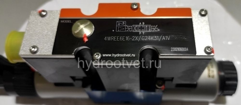 4WREE6E1-08-2X/G24K31/A1V - Пропорциональный распределитель с обратной связью по положению золотника со встроенным усилителем Ду6, A1 = ±10 В, номинальный расход 8 л/мин, схема E1-