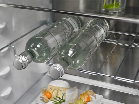 Холодильник Electrolux ENC8MD19S