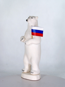 Фарфоровая статуэтка Белый медведь на льдине с флажком