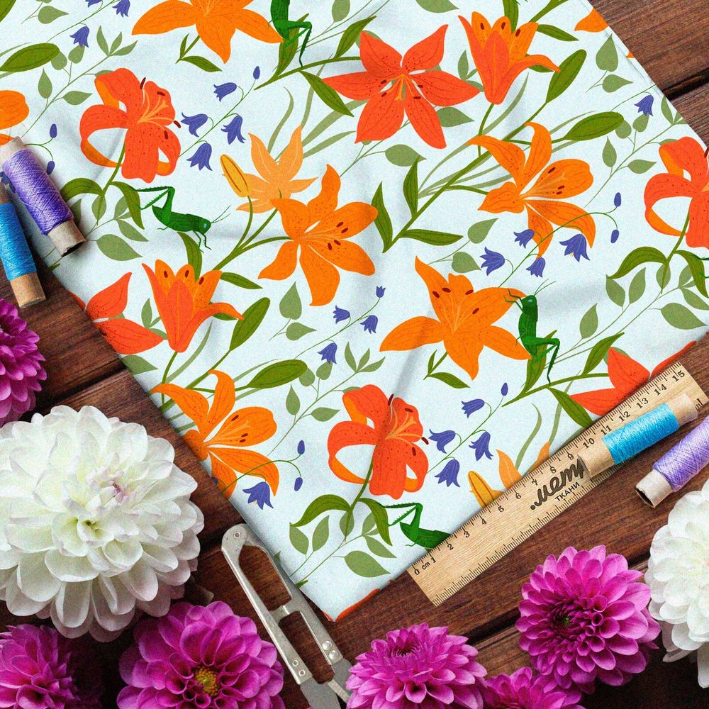 Ткань кулирная гладь красные лилии и мелкие колокольчики