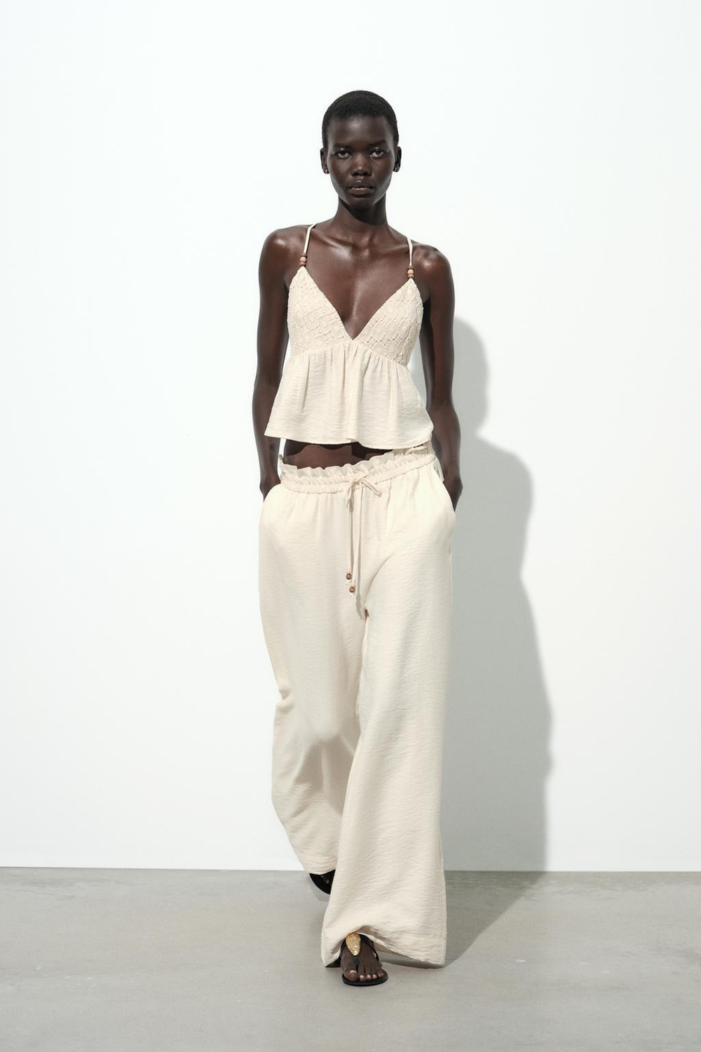 ZARA ТОП НА БРЕТЕЛЯХ С ДЕКОРАТИВНЫМИ ДЕТАЛЯМИ, ЭКРЮ