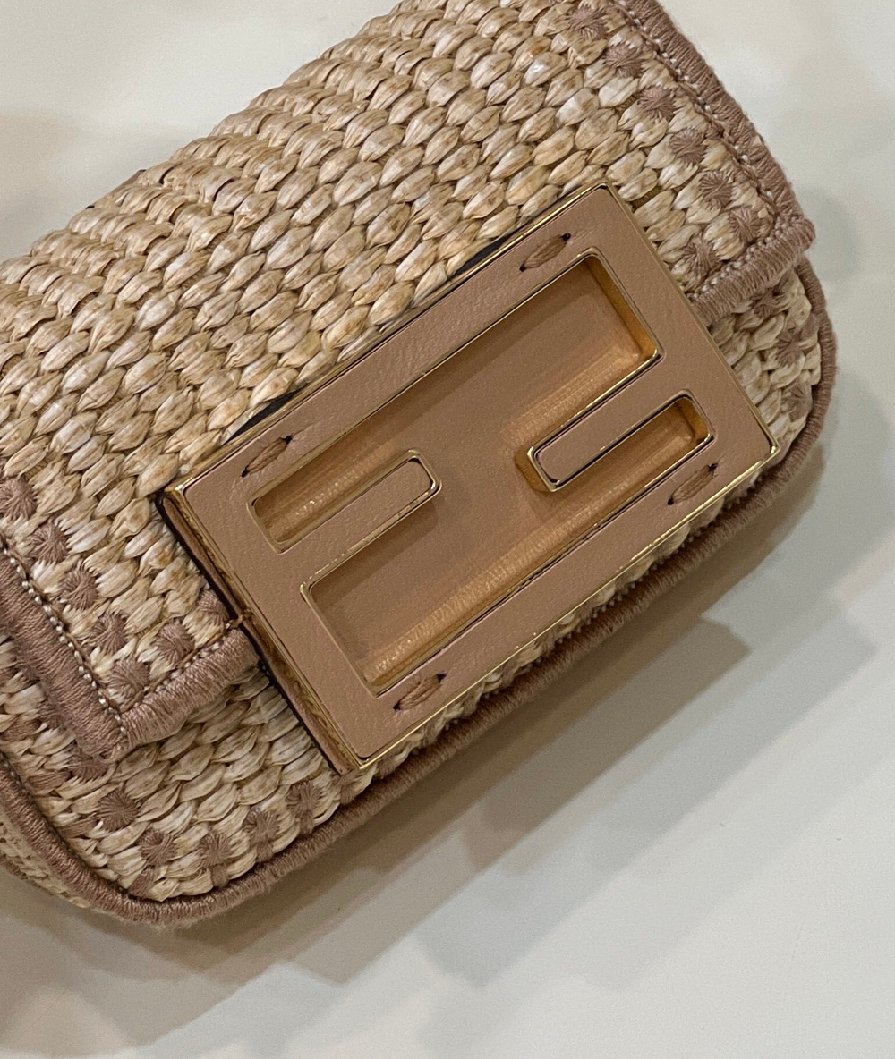 Fendi Nano Baguette 11 cm
