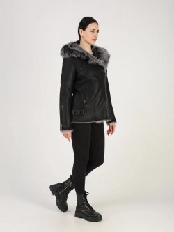 Дубленка зимняя натуральная с капюшоном короткая