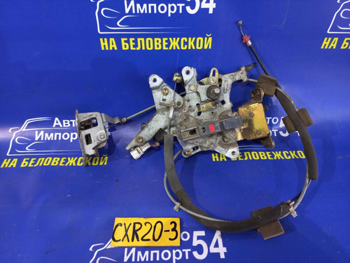 Замок двери задней левой TOYOTA ESTIMA 1996