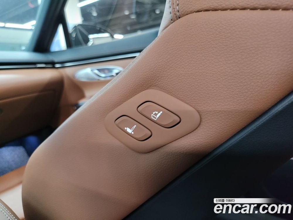 Genesis GV70 2.5T Бензин AWD (12.2021)