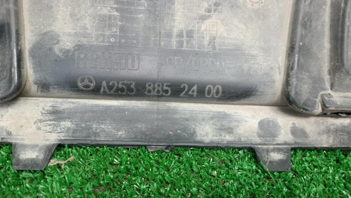 Решетка переднего бампера Mercedes GLC X253 (2015-2019) AMG