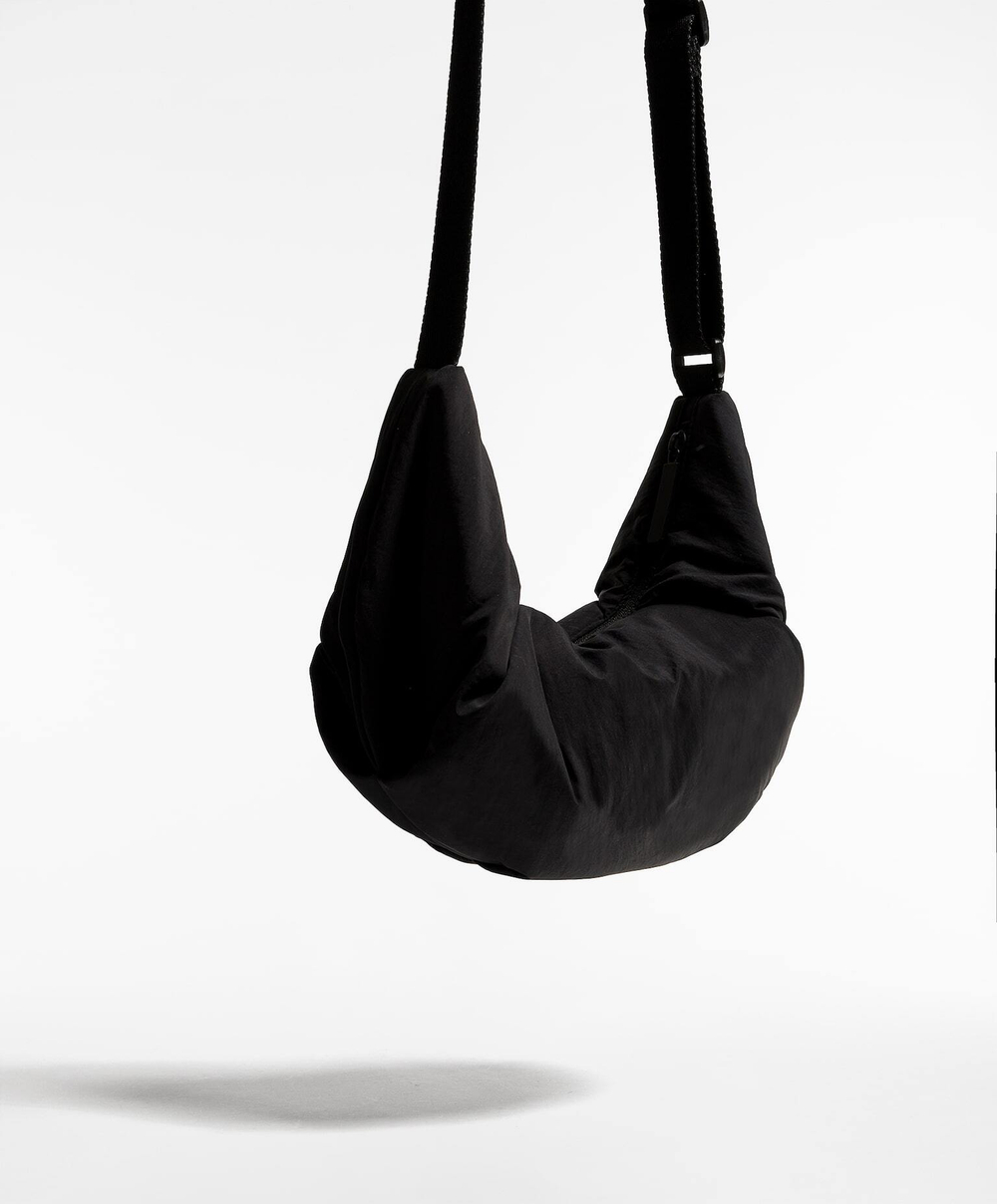 OYSHO Стеганая мини-сумка с плечевым ремнем, черный