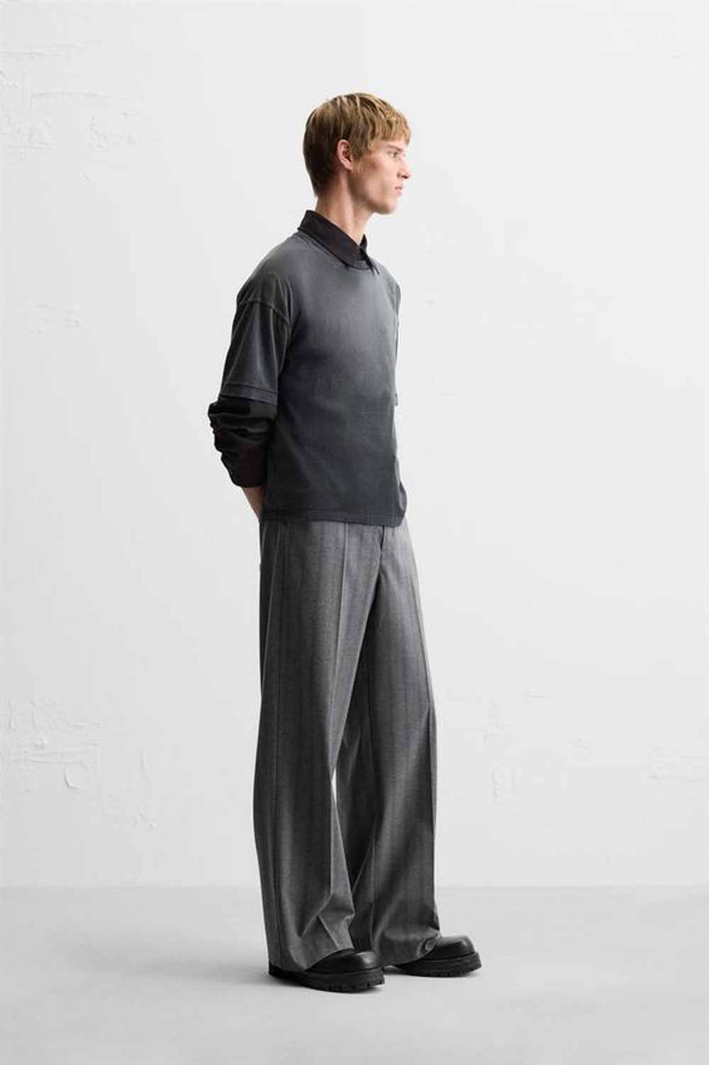 ZARA ФУТБОЛКА С КОНТРАСТНЫМ ПРИНТОМ, ТЕМНЫЙ АНТРАЦИТ