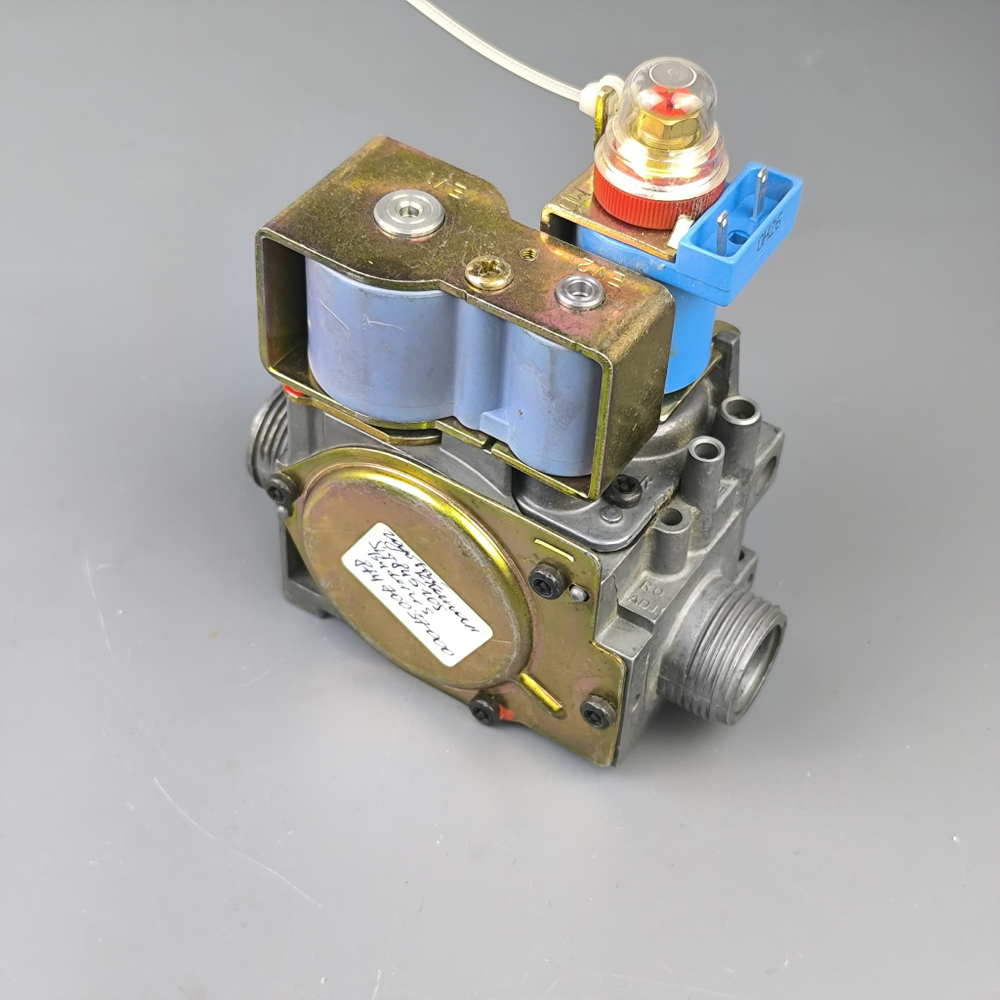 Б/У Газовый клапан для котлов BUDERUS, Bosch, Junkers арт. 87470037000