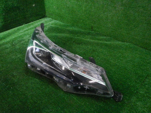 Фара правая Toyota Corolla 11 E160 (2015-2019) LED