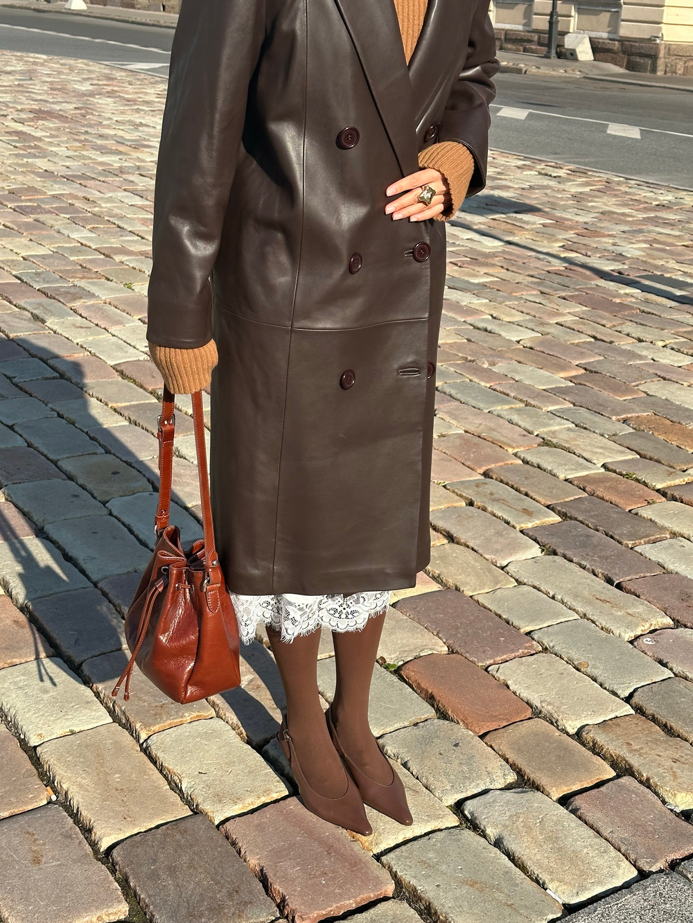 Коричневый кожаный тренч