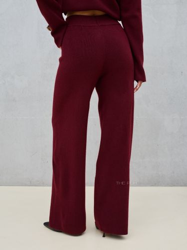 Бордовый трикотажный костюм с брюками