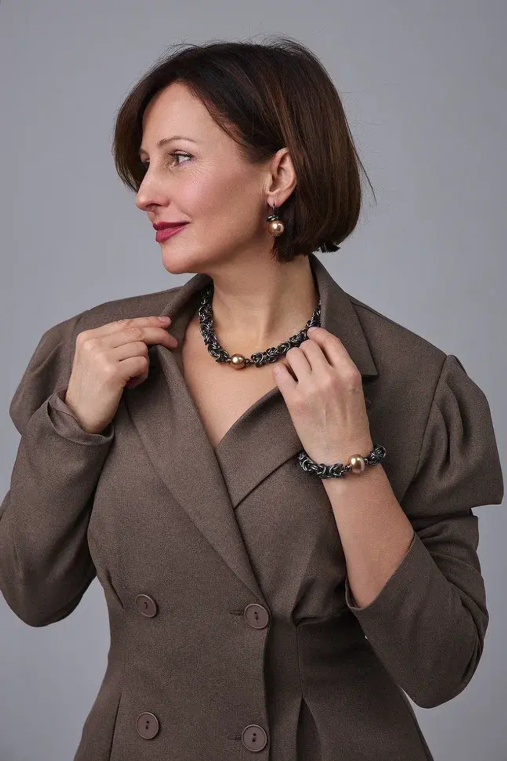 Колье Византия графит с карамельной плоской жемчужиной