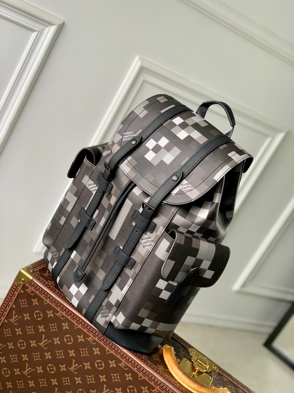 Louis Vuitton Christopher MM