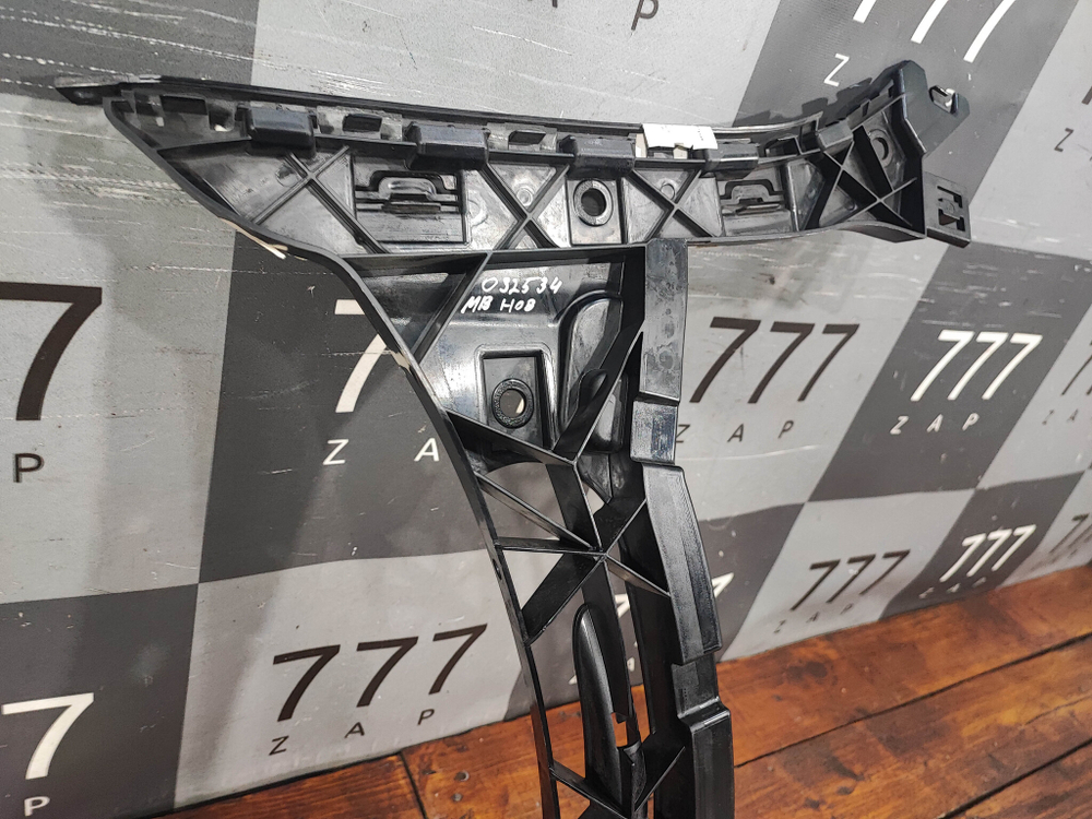 Кронштейн заднего бампера Mercedes E (C238) Новый Оригинал A2388803500