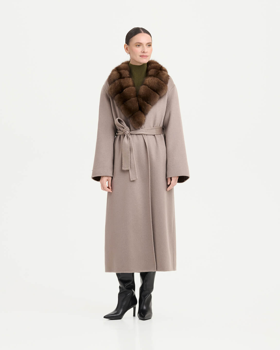 Пальто кашемировое с отделкой из меха соболя