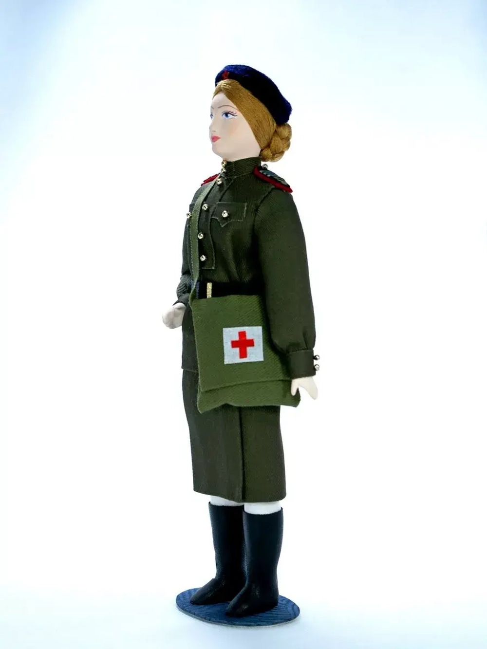 Кукла фарфоровая. Медсестра Красной армии