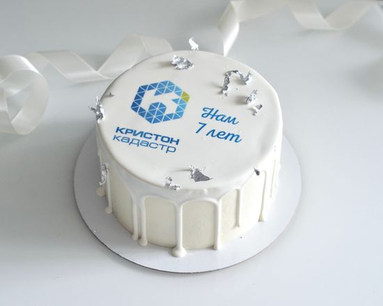 Торт с логотипом на день рождение компании с фотопечатью