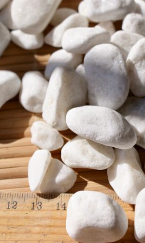 Decorative pebbles crushed stone rounded white /tn