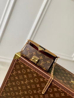 Louis Vuitton Bitsy Pouch