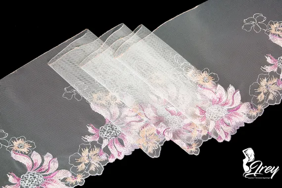 05-155 Вышивка на неэл. сетке 22 см, айвори/лиловый/серебро (правая)