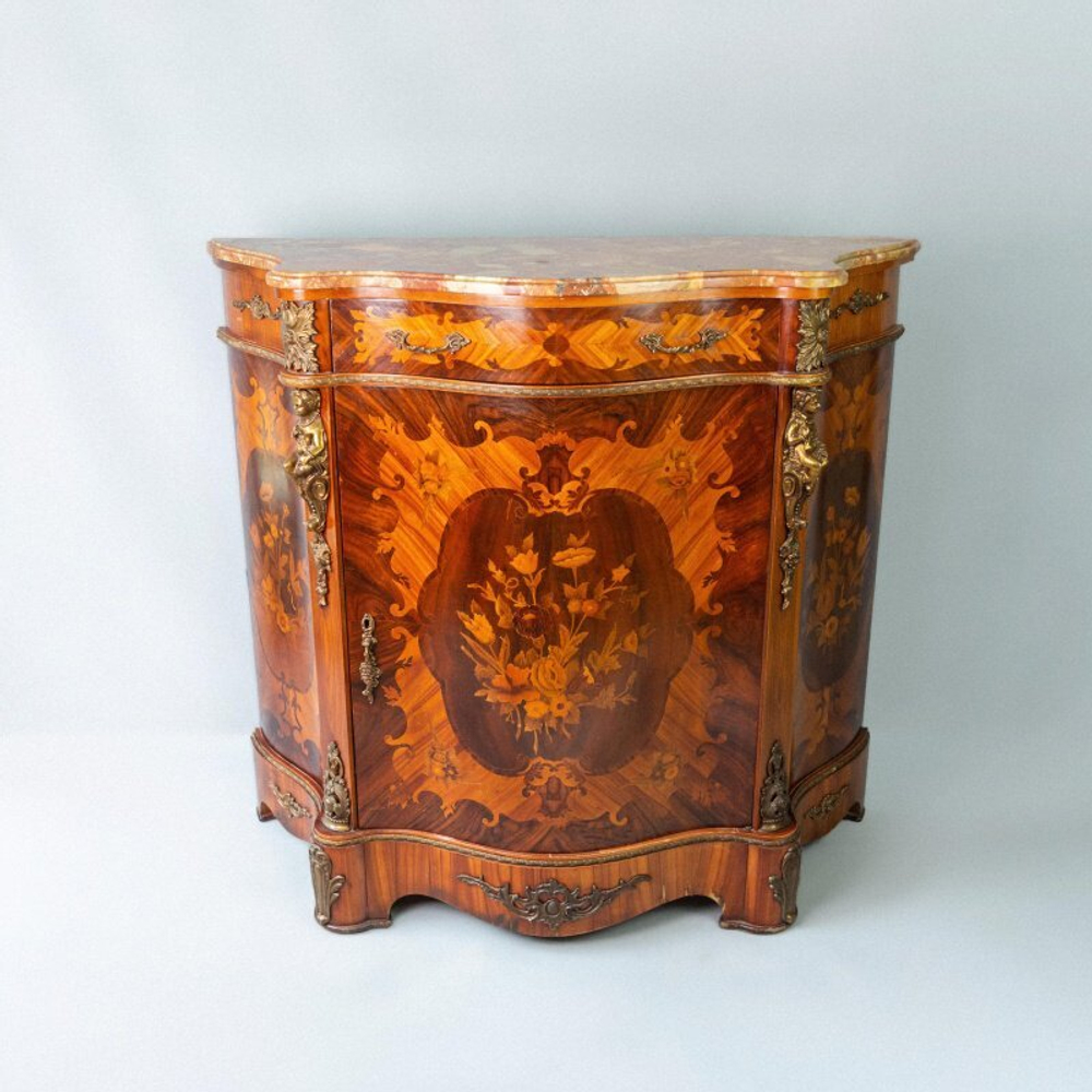 Элегантный комод в Дворцовом стиле