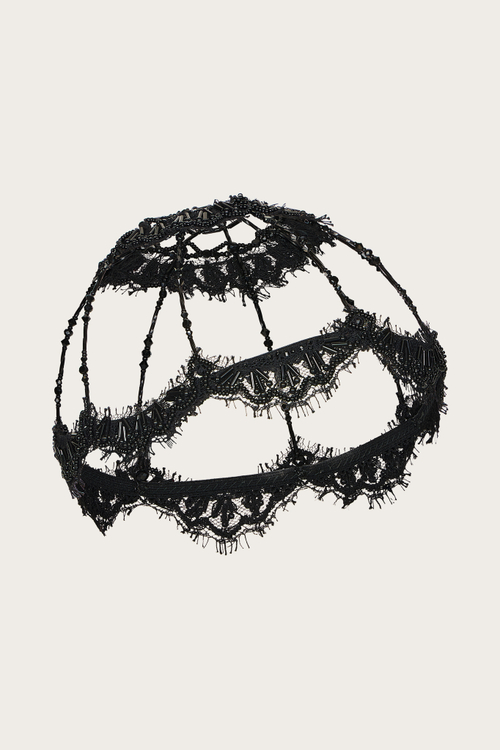 ГОЛОВНОЙ УБОР, РАСШИТЫЙ КРУЖЕВОМ И БИСЕРОМ