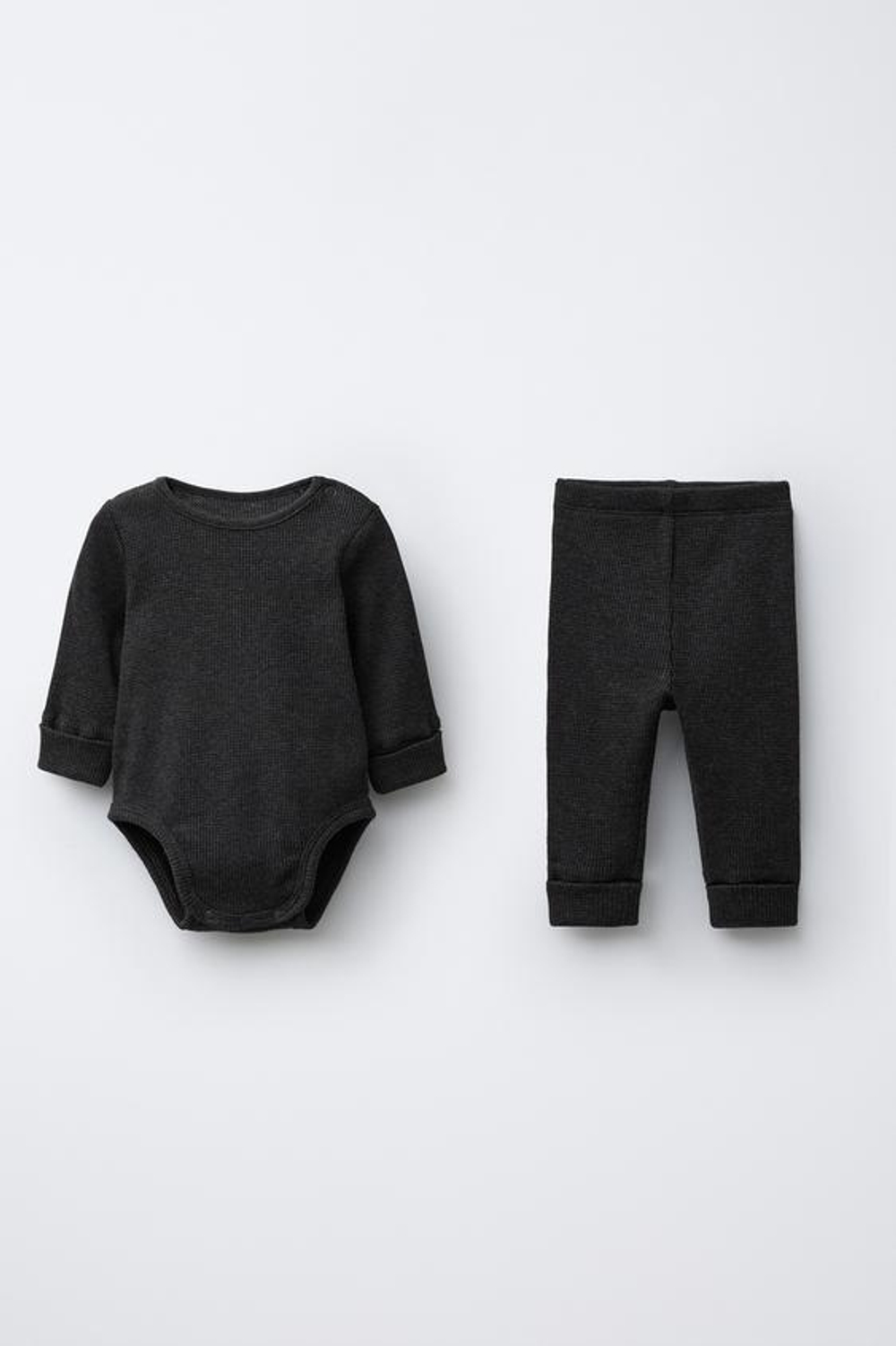 ZARA КОМПЛЕКТ ИЗ БОДИ И ЛЕГИНСОВ ВАФЕЛЬНОЙ ТЕКСТУРЫ, АНТРАЦИТОВО-СЕРЫЙ
