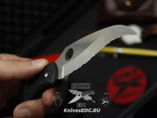 Складной нож Spyderco Matriarch 2 C12SBK2 c клинком из стали VG-10, рукоять FRN