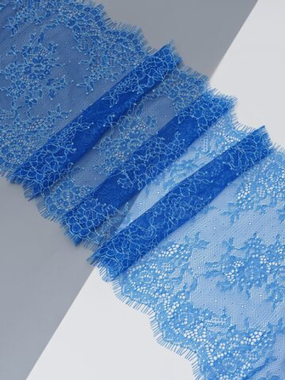 Кружево шантильи ультрамарин с голубой нитью неэластичное ширина 22 см длина 1.45 м