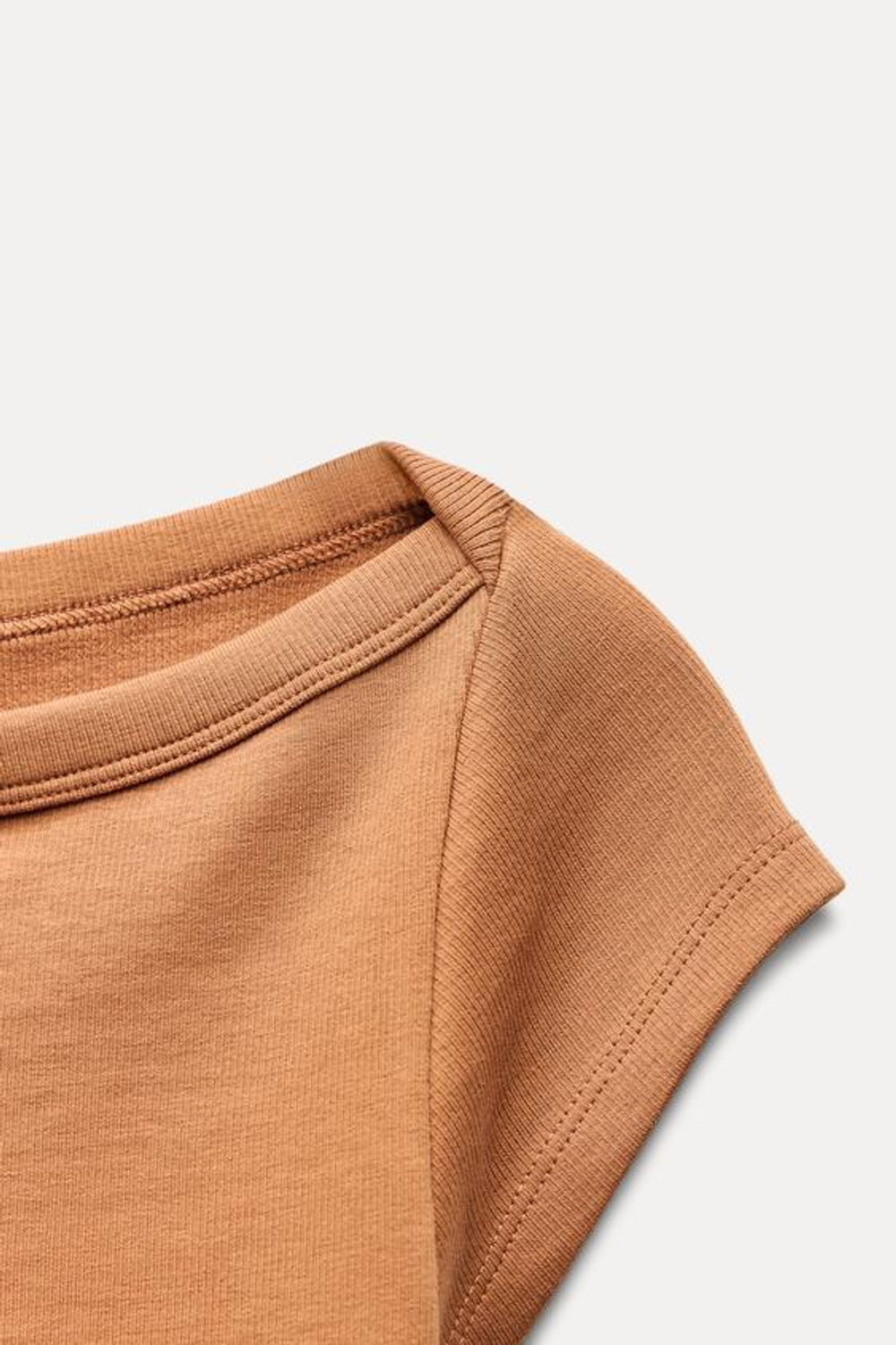 ZARA ТОП В РУБЧИК С ВЫРЕЗОМ «ЛОДОЧКА», ОХРА