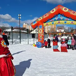 Надувная арка "Избушка"