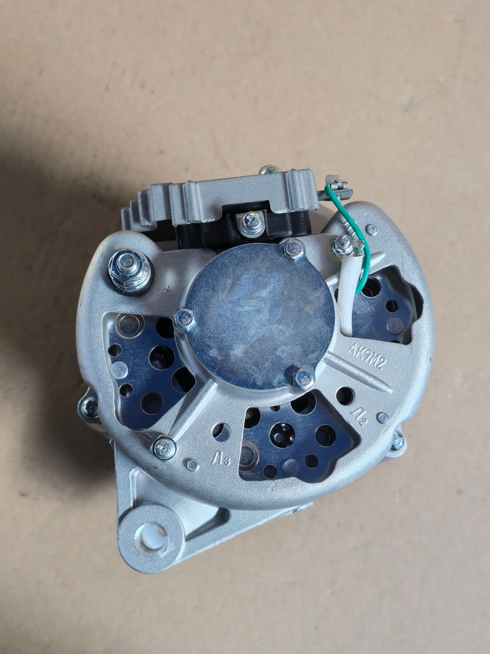 Генератор КАМАЗ дв.740.30, 740-31, 740-50 ЕВРО-2, 3 поликлиновой шкив 28В 80А AVTOELECTRICA