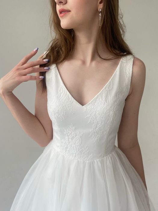 Свадебное платье с V-образным вырезом спереди и сзади (молочный)
