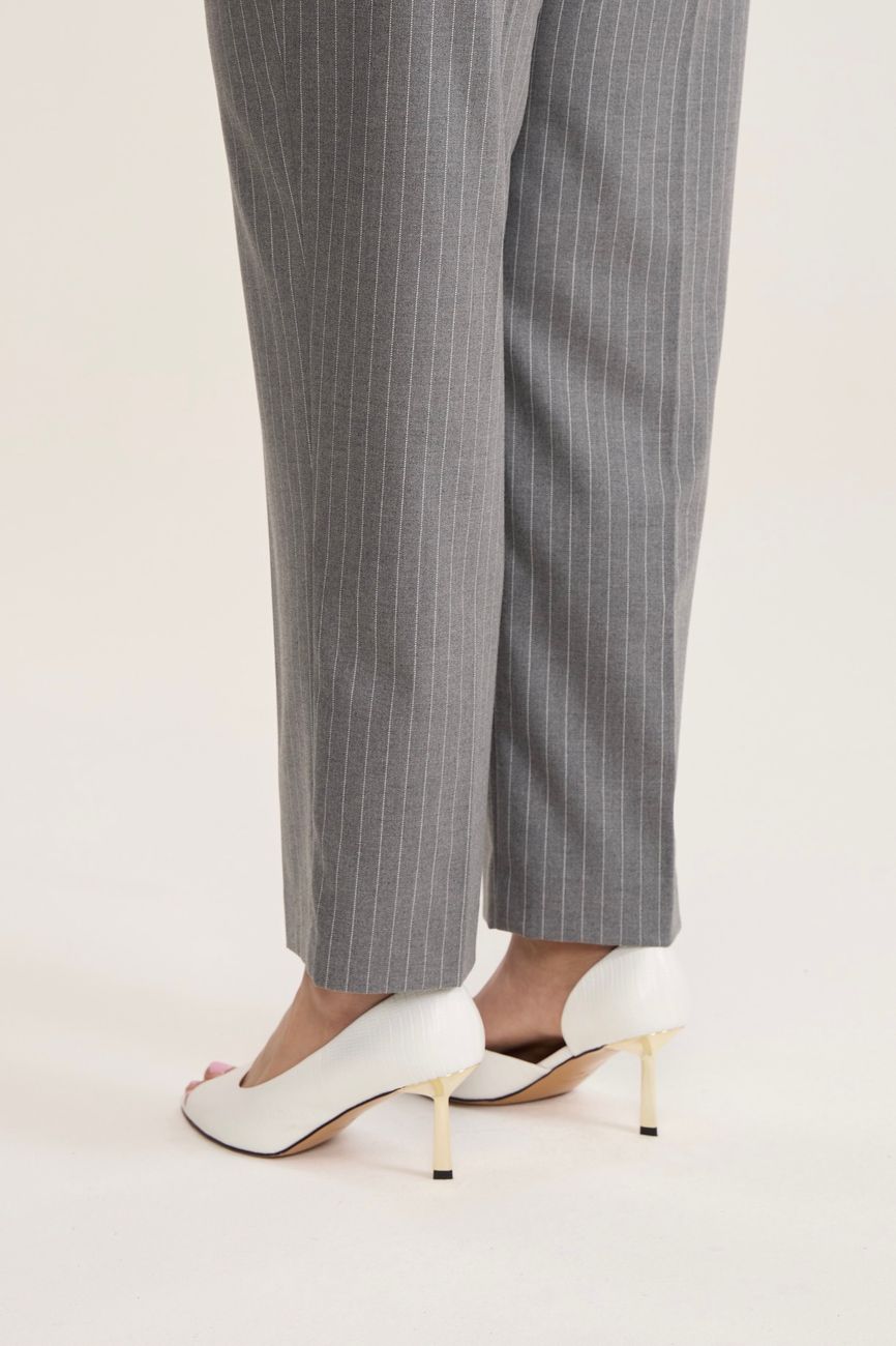 Туфли из кожи под рептилию с золотым каблуком, белый