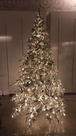 Заснеженная ель с гирляндой «Форесто» теплый свет (Литая+пвх) 180 см / 1,8 м