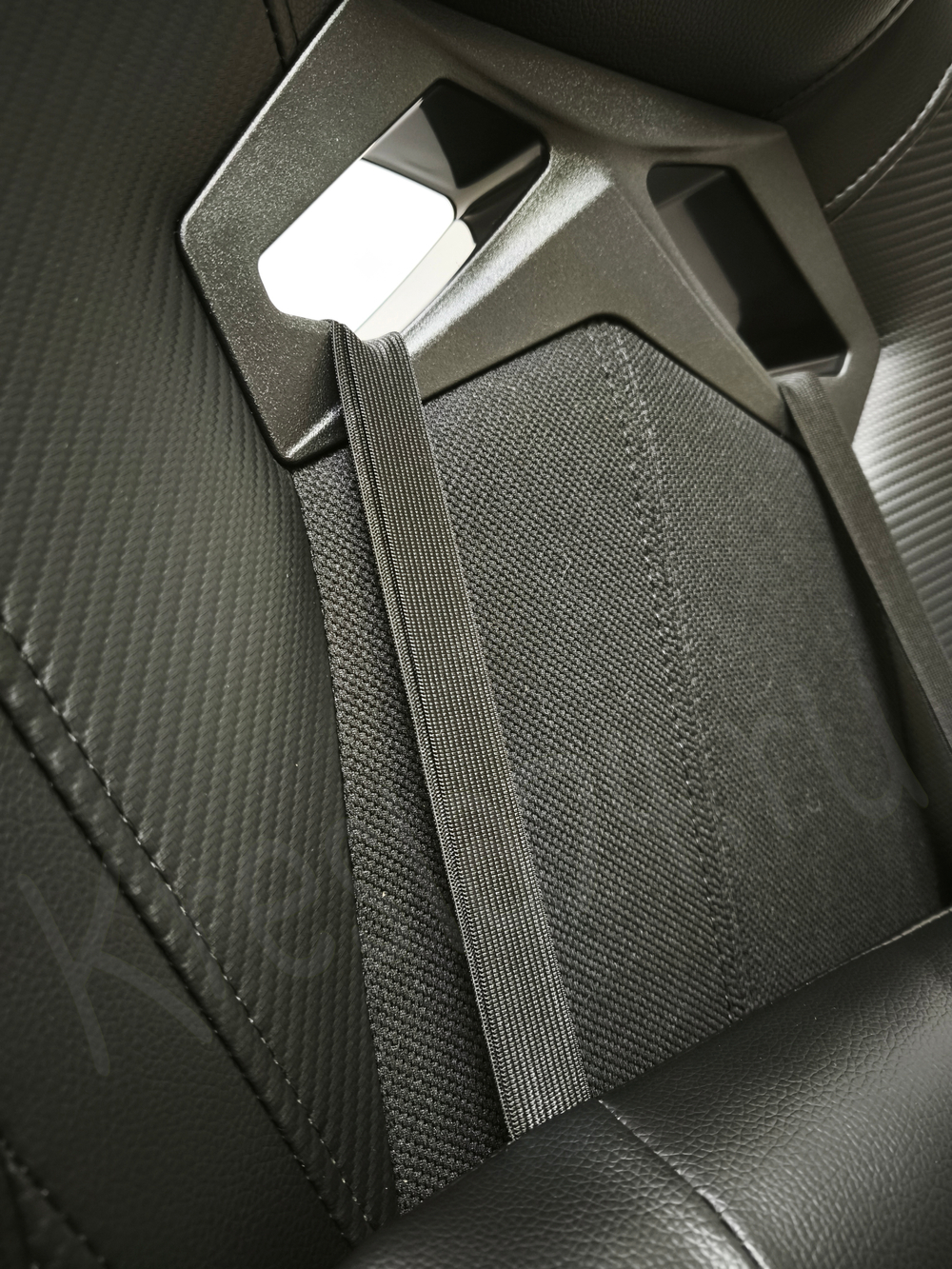 Игровое компьютерное кресло с качанием. Черное