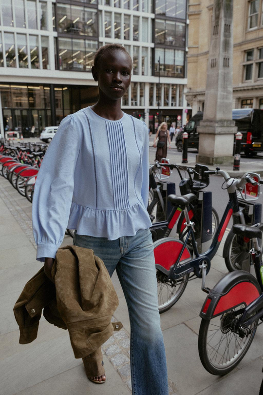 ZARA БЛУЗА С КРУЖЕВОМ И БАСКОЙ, ГОЛУБОЙ