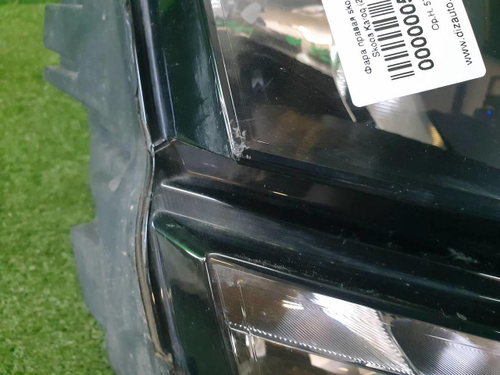 Фара правая Skoda Karoq (2017-2021) галоген