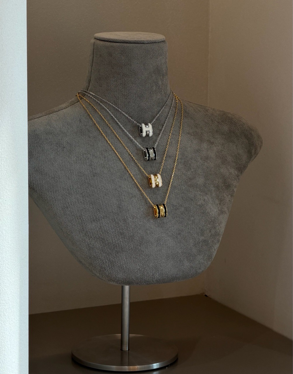 H Elegance white gold